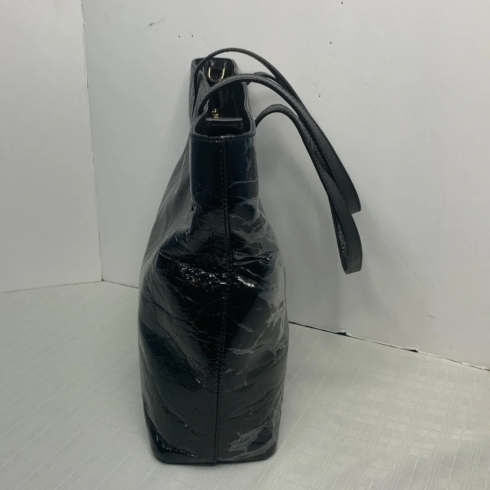 Michael Kors a black Vertical Tote.